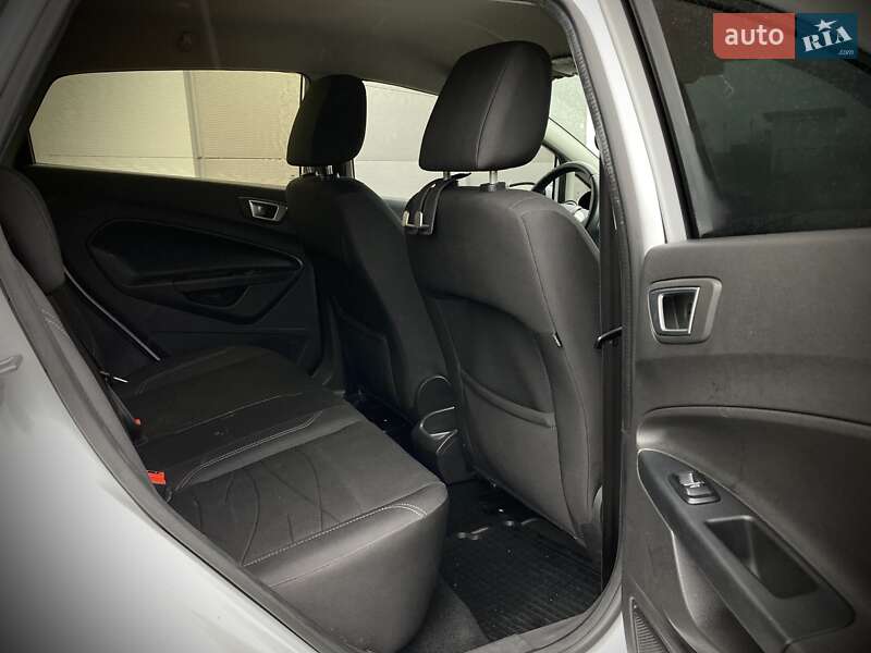 Хэтчбек Ford Fiesta 2015 в Киеве