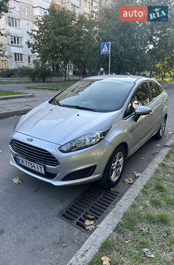 Седан Ford Fiesta 2016 в Киеве