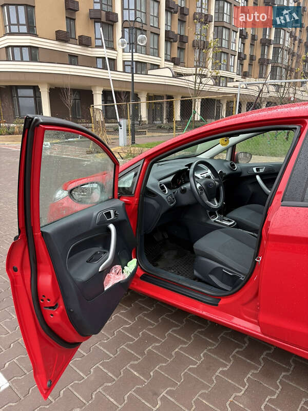 Хетчбек Ford Fiesta 2012 в Софіївській Борщагівці
