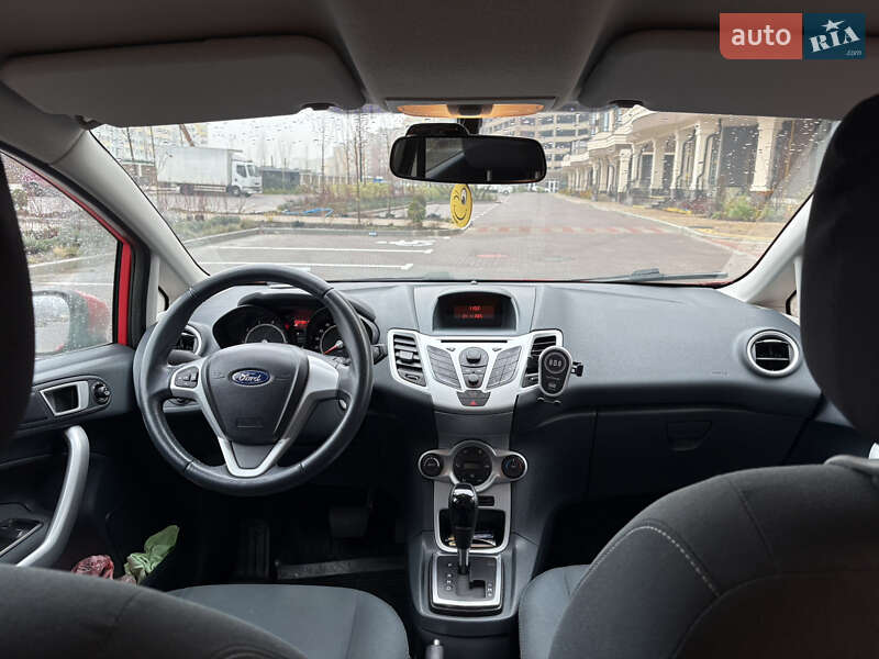 Хетчбек Ford Fiesta 2012 в Софіївській Борщагівці