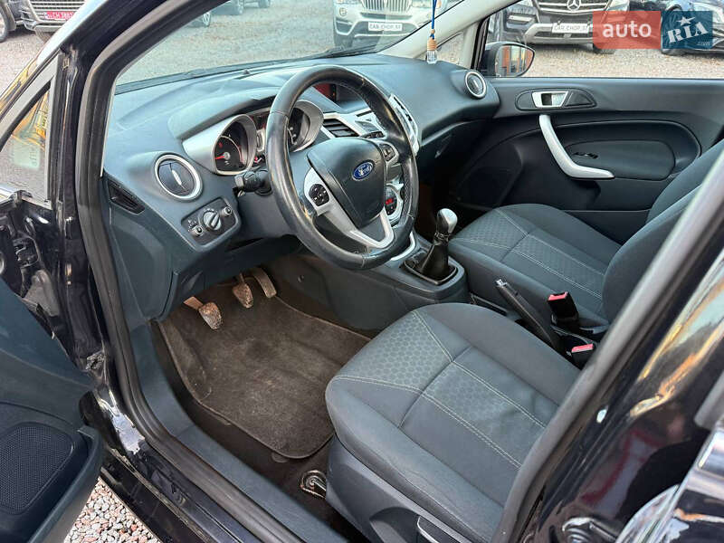 Хэтчбек Ford Fiesta 2012 в Стрые