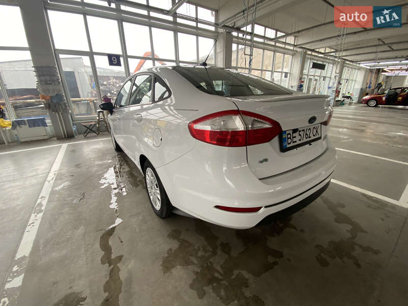 Седан Ford Fiesta 2013 в Николаеве