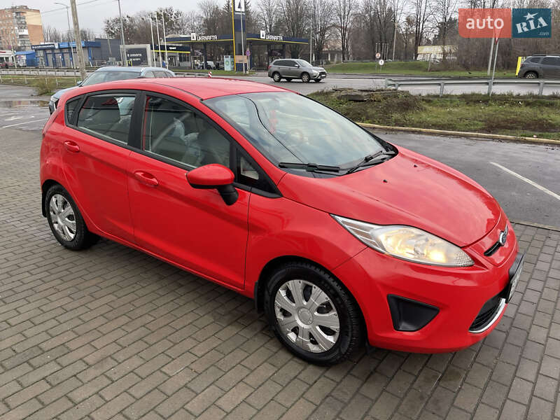 Хэтчбек Ford Fiesta 2012 в Полтаве