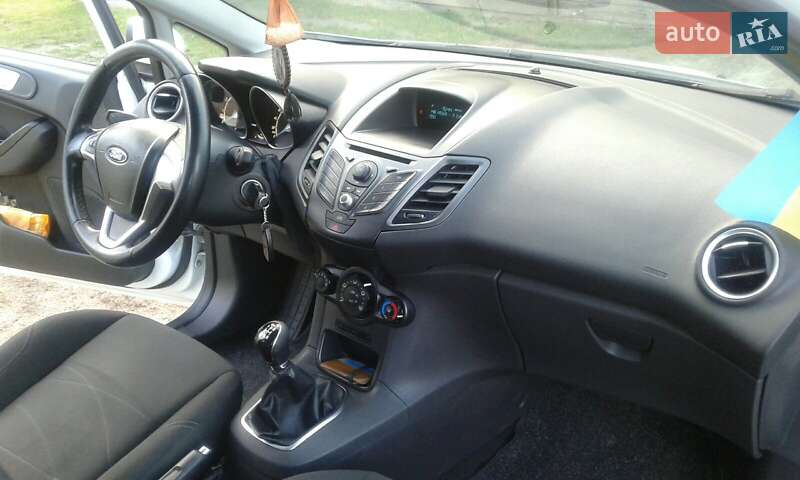 Хэтчбек Ford Fiesta 2013 в Маневичах