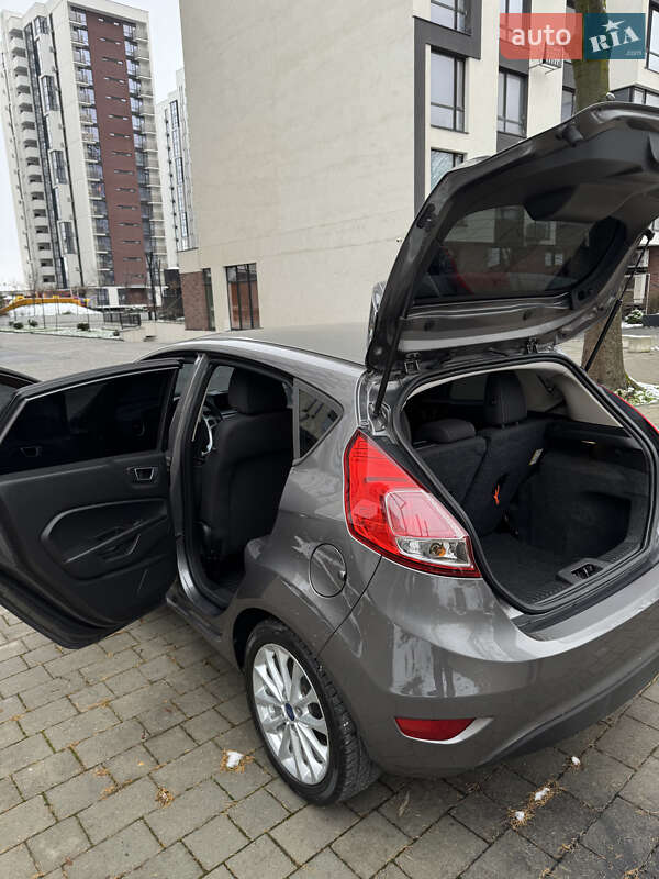 Хетчбек Ford Fiesta 2013 в Івано-Франківську