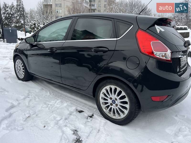 Хетчбек Ford Fiesta 2015 в Львові
