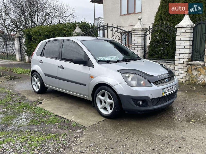 Хетчбек Ford Fiesta 2008 в Виноградові