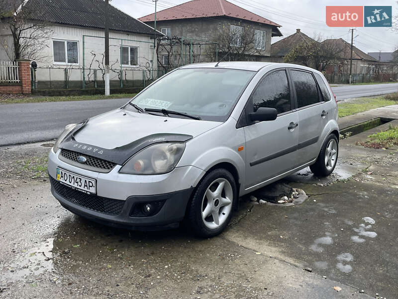 Хетчбек Ford Fiesta 2008 в Виноградові