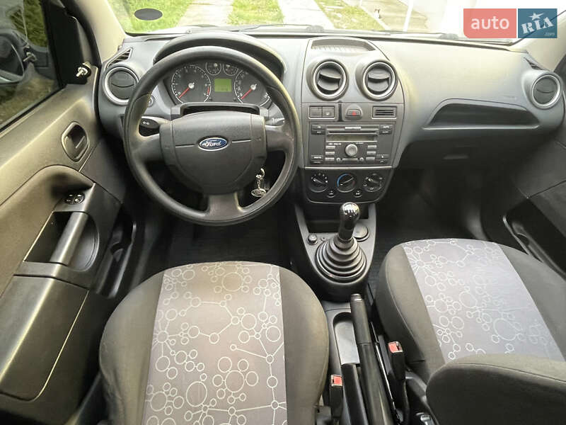 Хетчбек Ford Fiesta 2008 в Виноградові