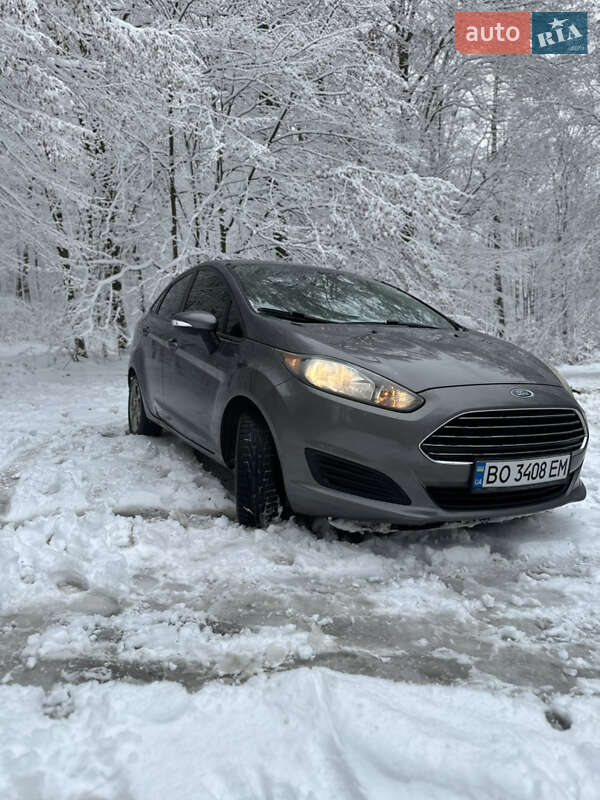 Седан Ford Fiesta 2013 в Львові