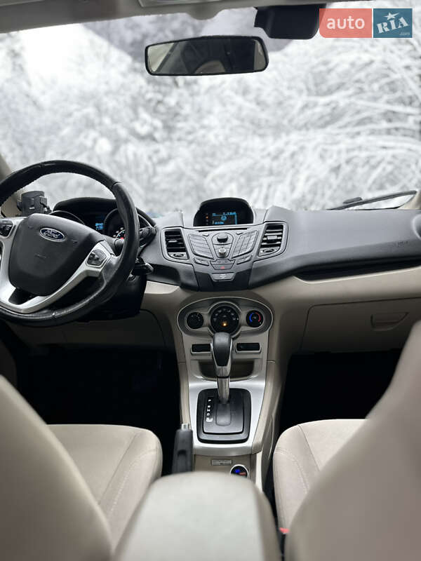 Седан Ford Fiesta 2013 в Львові
