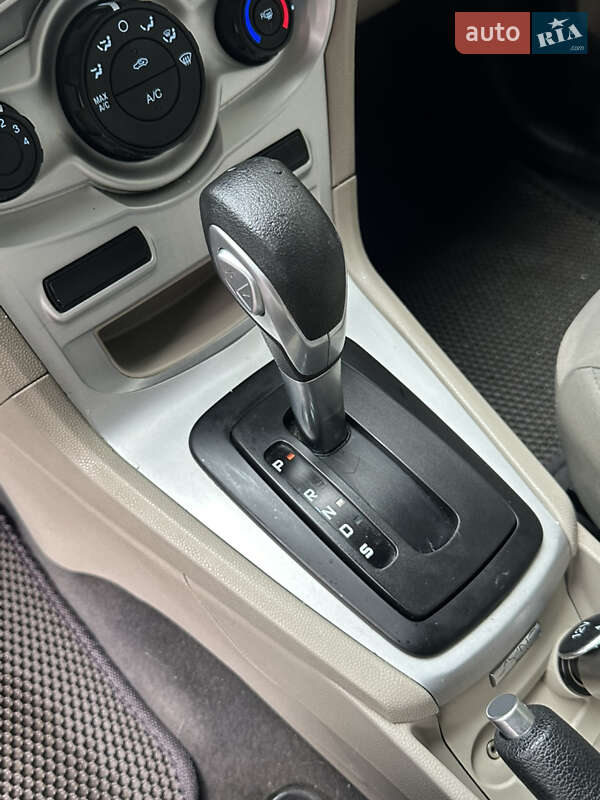 Седан Ford Fiesta 2013 в Львові