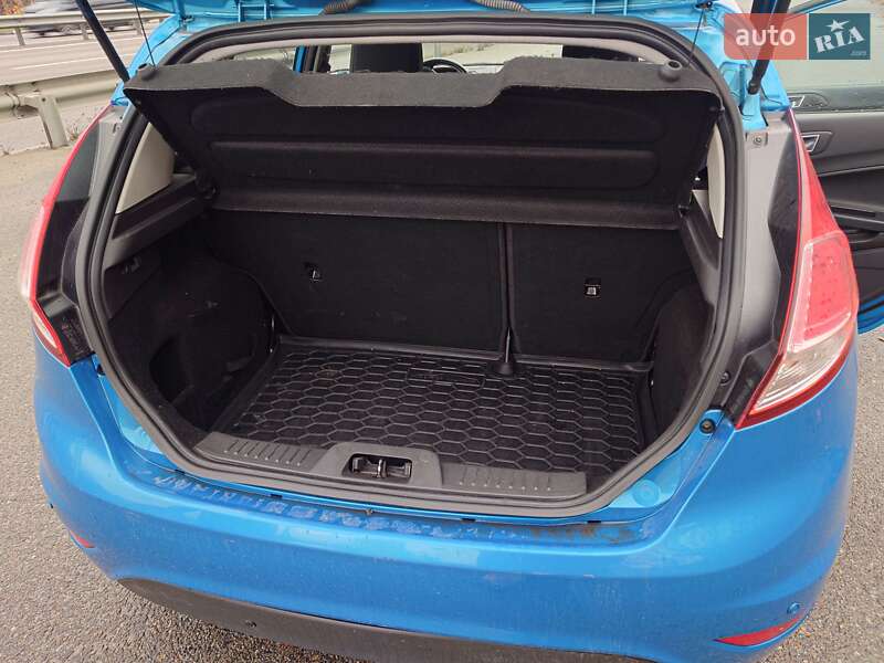 Хетчбек Ford Fiesta 2016 в Києві