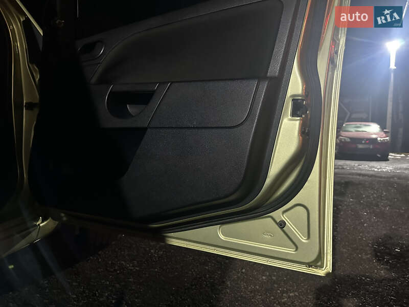 Хетчбек Ford Fiesta 2005 в Івано-Франківську