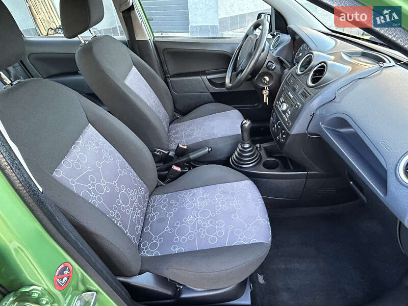 Хетчбек Ford Fiesta 2006 в Івано-Франківську