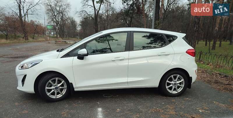 Хэтчбек Ford Fiesta 2017 в Киеве