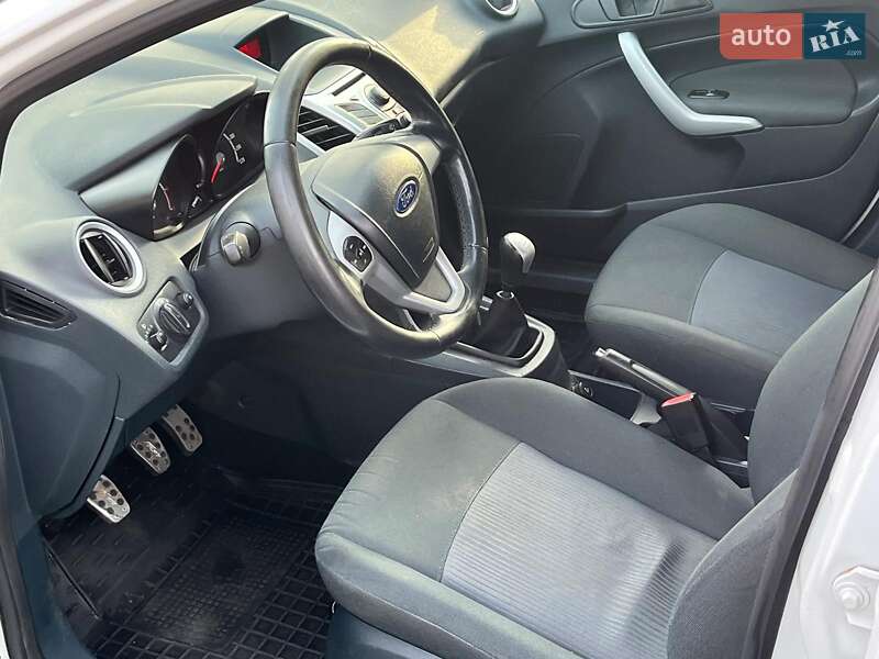 Хетчбек Ford Fiesta 2012 в Києві
