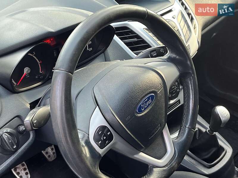 Хетчбек Ford Fiesta 2012 в Києві