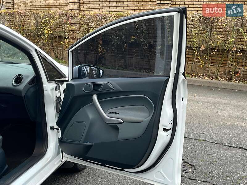 Хетчбек Ford Fiesta 2011 в Києві