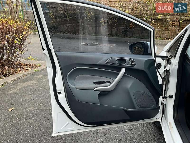 Хетчбек Ford Fiesta 2011 в Києві