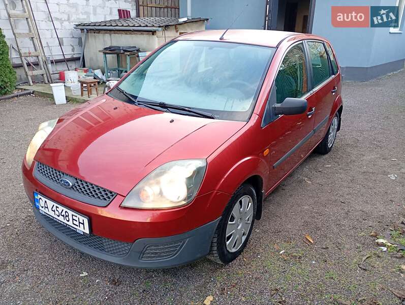 Хетчбек Ford Fiesta 2006 в Черкасах