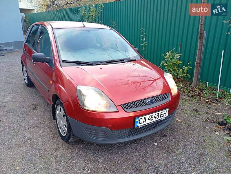 Хетчбек Ford Fiesta 2006 в Черкасах