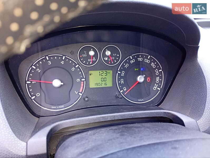 Хетчбек Ford Fiesta 2006 в Черкасах