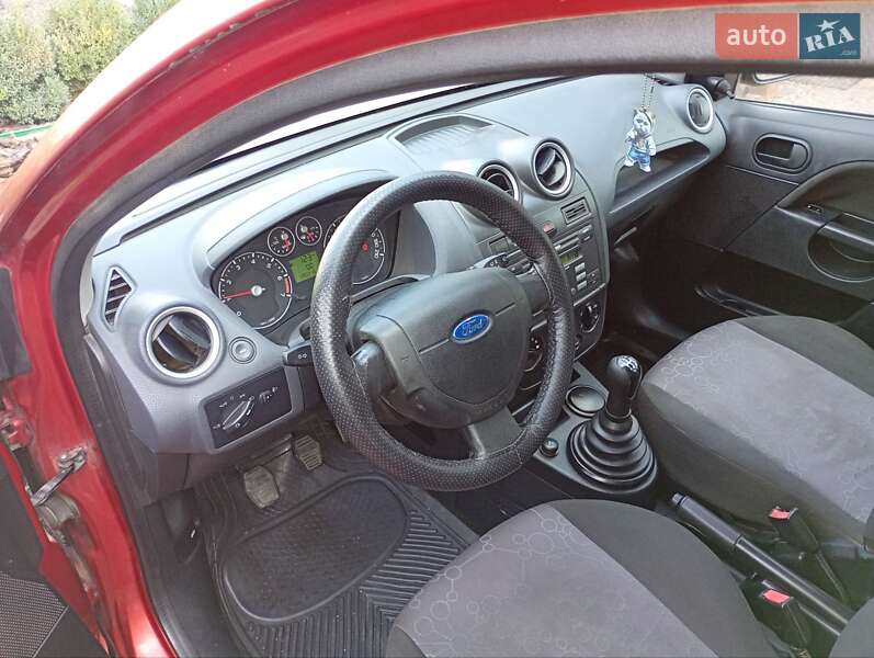 Хетчбек Ford Fiesta 2006 в Черкасах