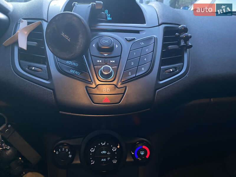 Хетчбек Ford Fiesta 2014 в Надвірній