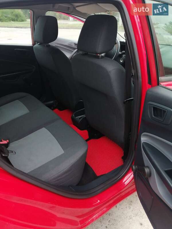 Хетчбек Ford Fiesta 2011 в Черкасах