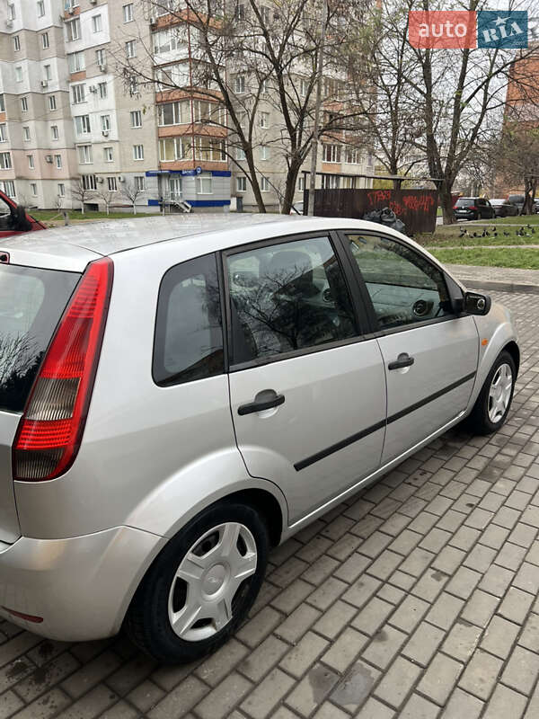 Хэтчбек Ford Fiesta 2004 в Луцке