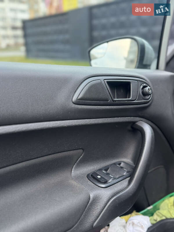 Хетчбек Ford Fiesta 2017 в Києві