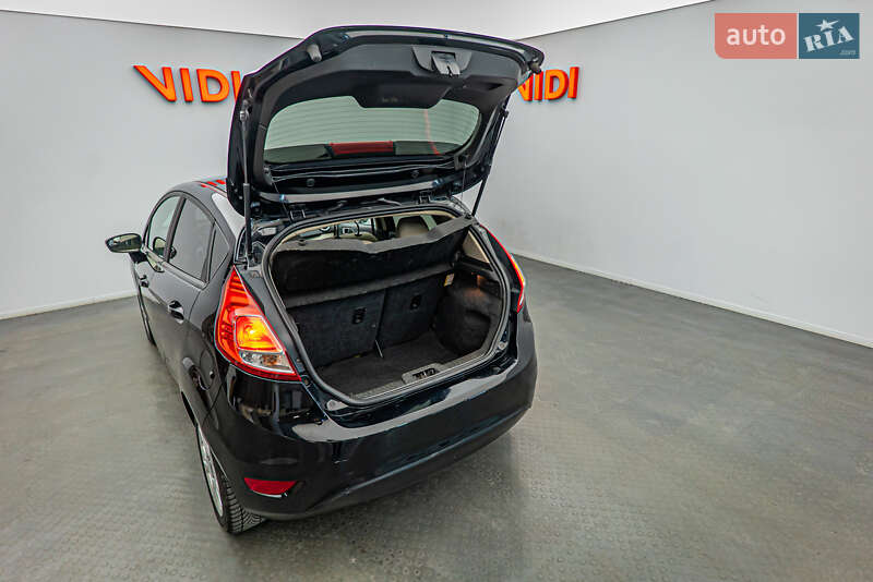Хэтчбек Ford Fiesta 2016 в Киеве