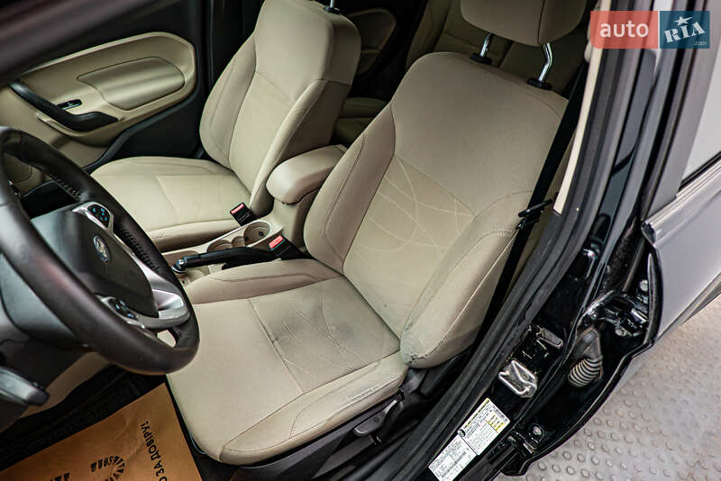 Хэтчбек Ford Fiesta 2016 в Киеве