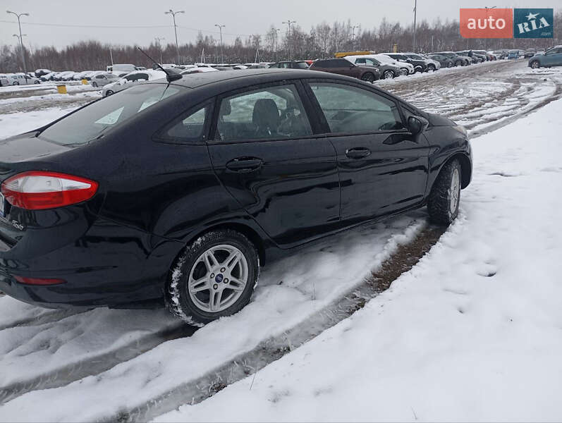 Седан Ford Fiesta 2018 в Львові