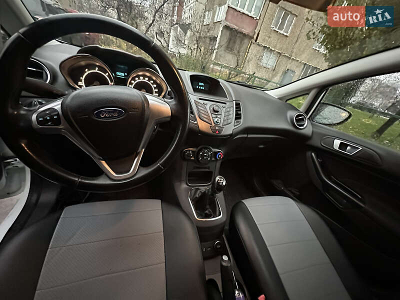Хэтчбек Ford Fiesta 2013 в Киеве