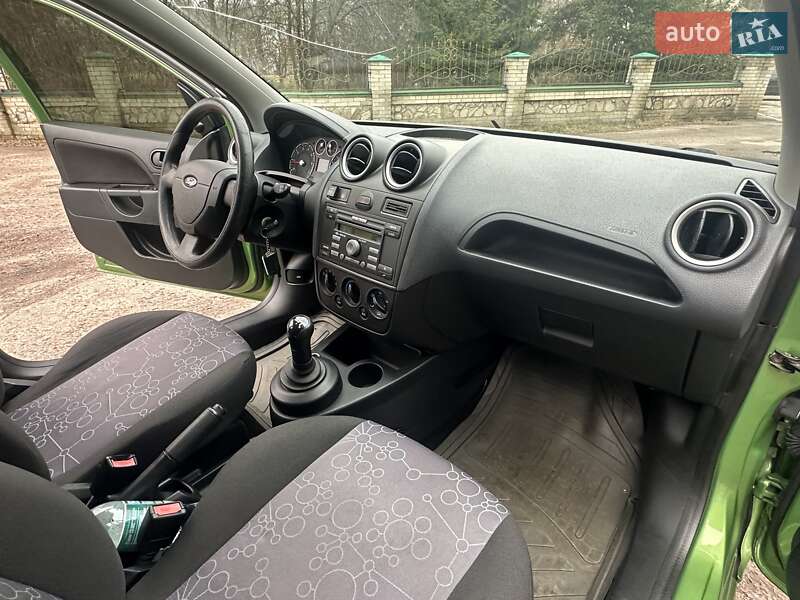 Хетчбек Ford Fiesta 2006 в Сумах