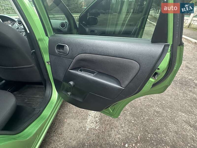 Хетчбек Ford Fiesta 2006 в Сумах