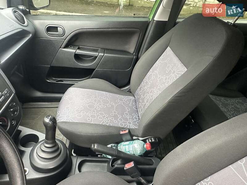 Хетчбек Ford Fiesta 2006 в Сумах