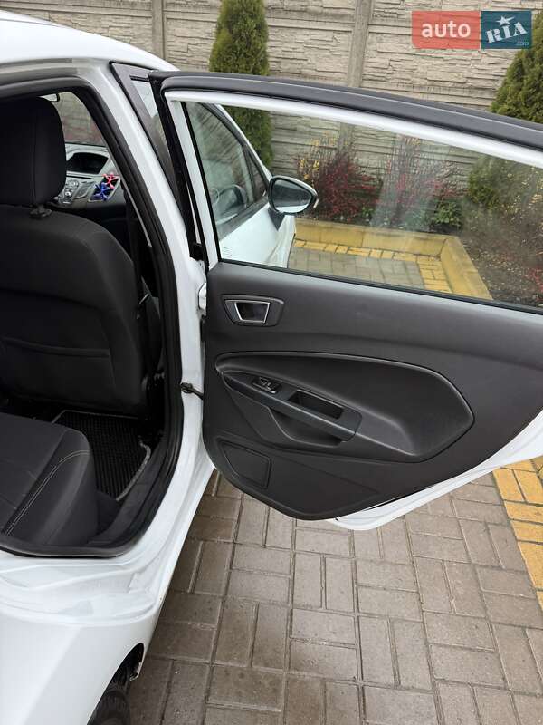 Хэтчбек Ford Fiesta 2016 в Казатине