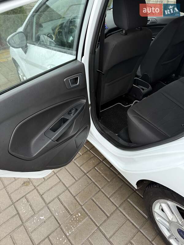 Хэтчбек Ford Fiesta 2016 в Казатине