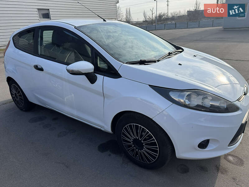 Хэтчбек Ford Fiesta 2009 в Днепре