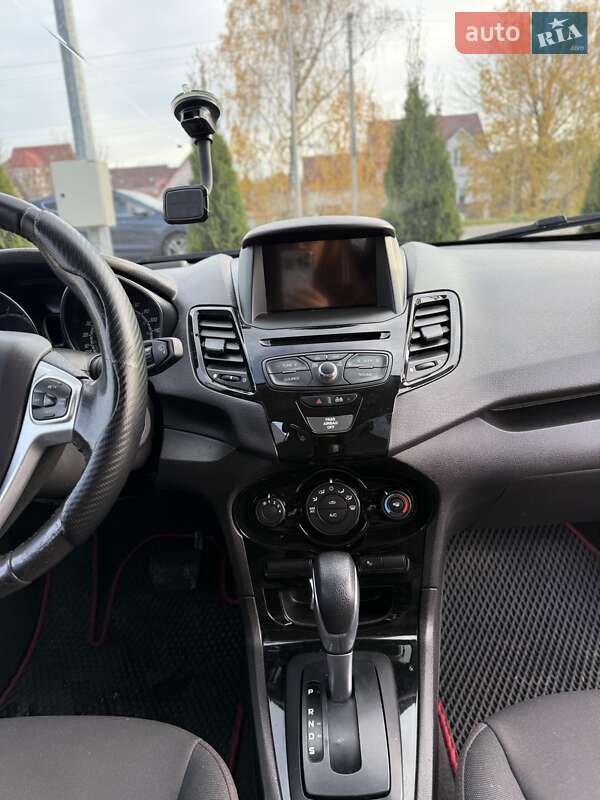 Хэтчбек Ford Fiesta 2016 в Софиевской Борщаговке