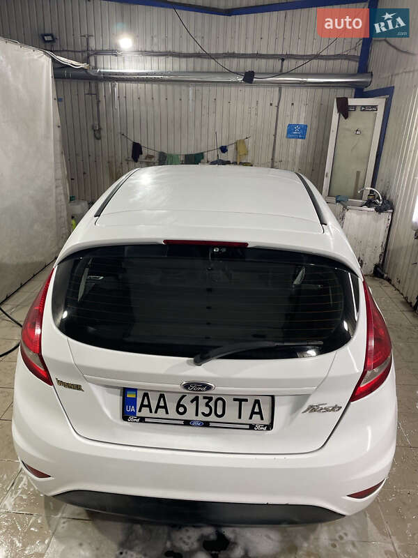 Хетчбек Ford Fiesta 2012 в Києві