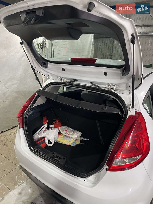 Хетчбек Ford Fiesta 2012 в Києві