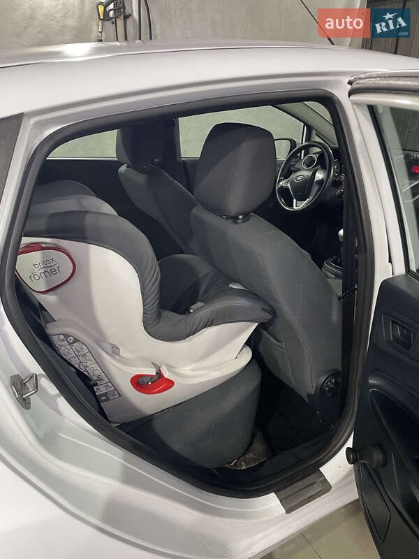 Хетчбек Ford Fiesta 2012 в Києві