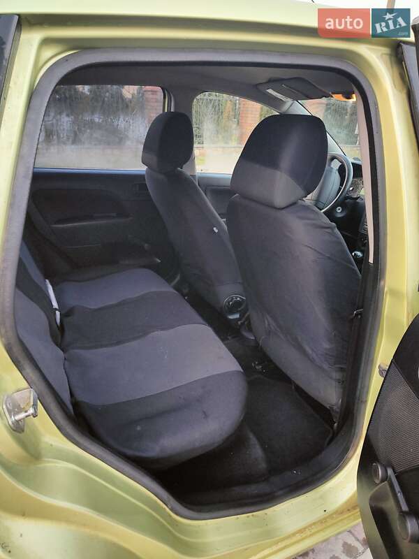 Хэтчбек Ford Fiesta 2007 в Вараше