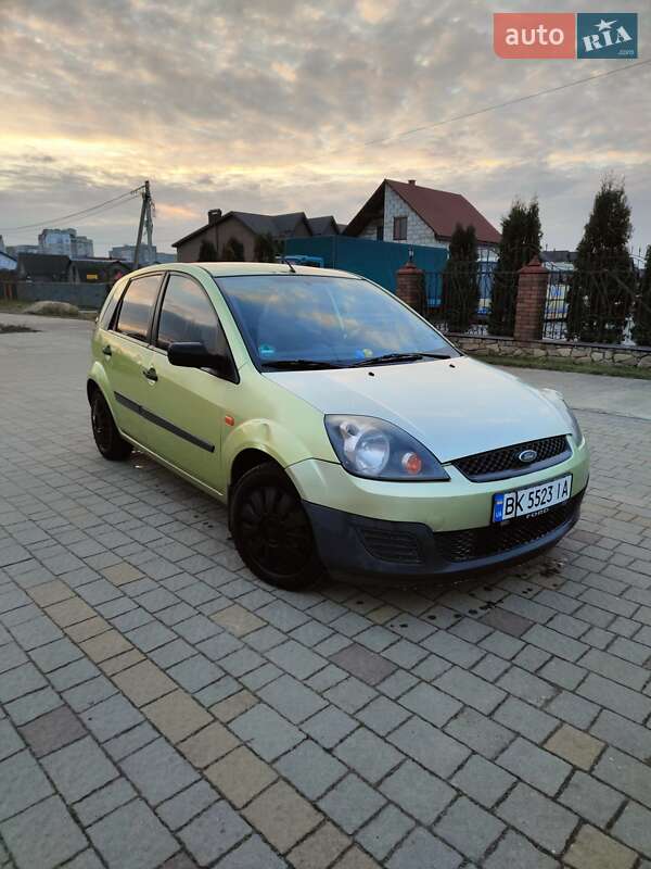Хэтчбек Ford Fiesta 2007 в Вараше