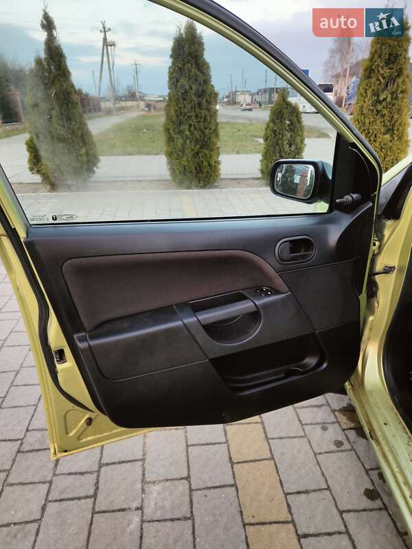 Хэтчбек Ford Fiesta 2007 в Вараше