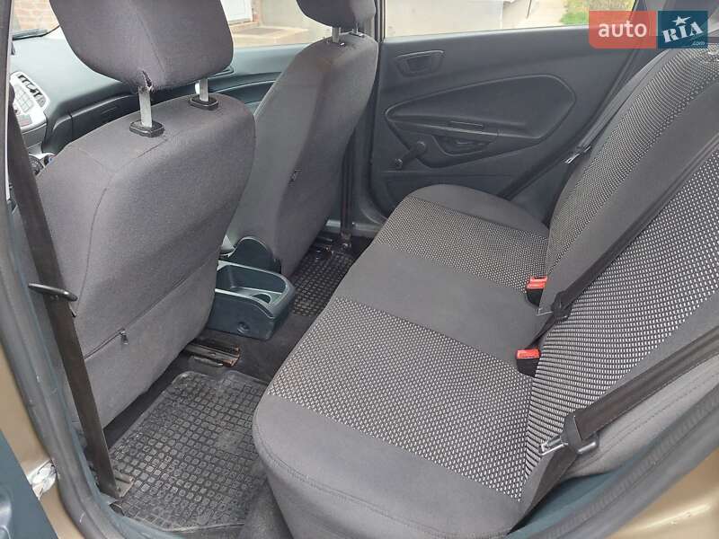 Хэтчбек Ford Fiesta 2012 в Чугуеве